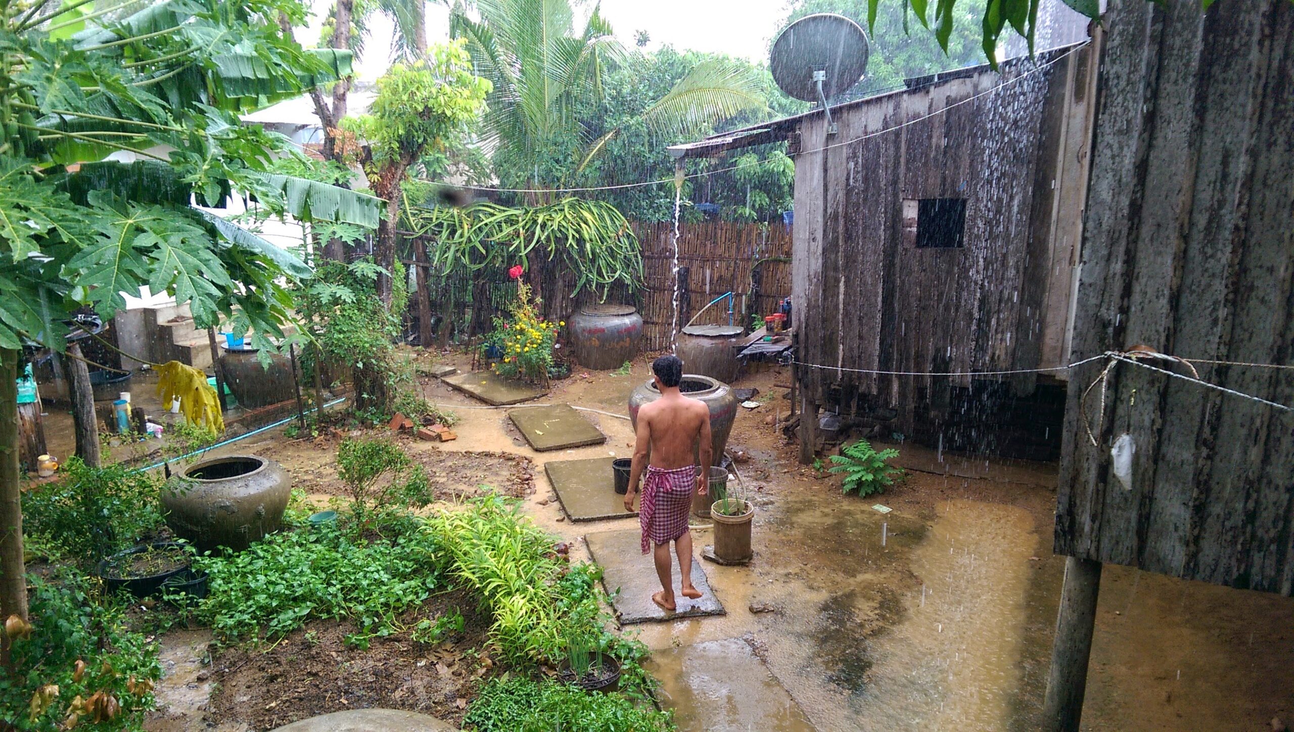 តើខ្ញុំជាអ្នកផលិតមាតិកា? ប្លក់ក័រ (Blogger) ឬ វីឡក់ក័រ (Vlogger)